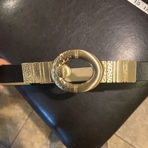Chicos women’s adjustable belt gold buckle
